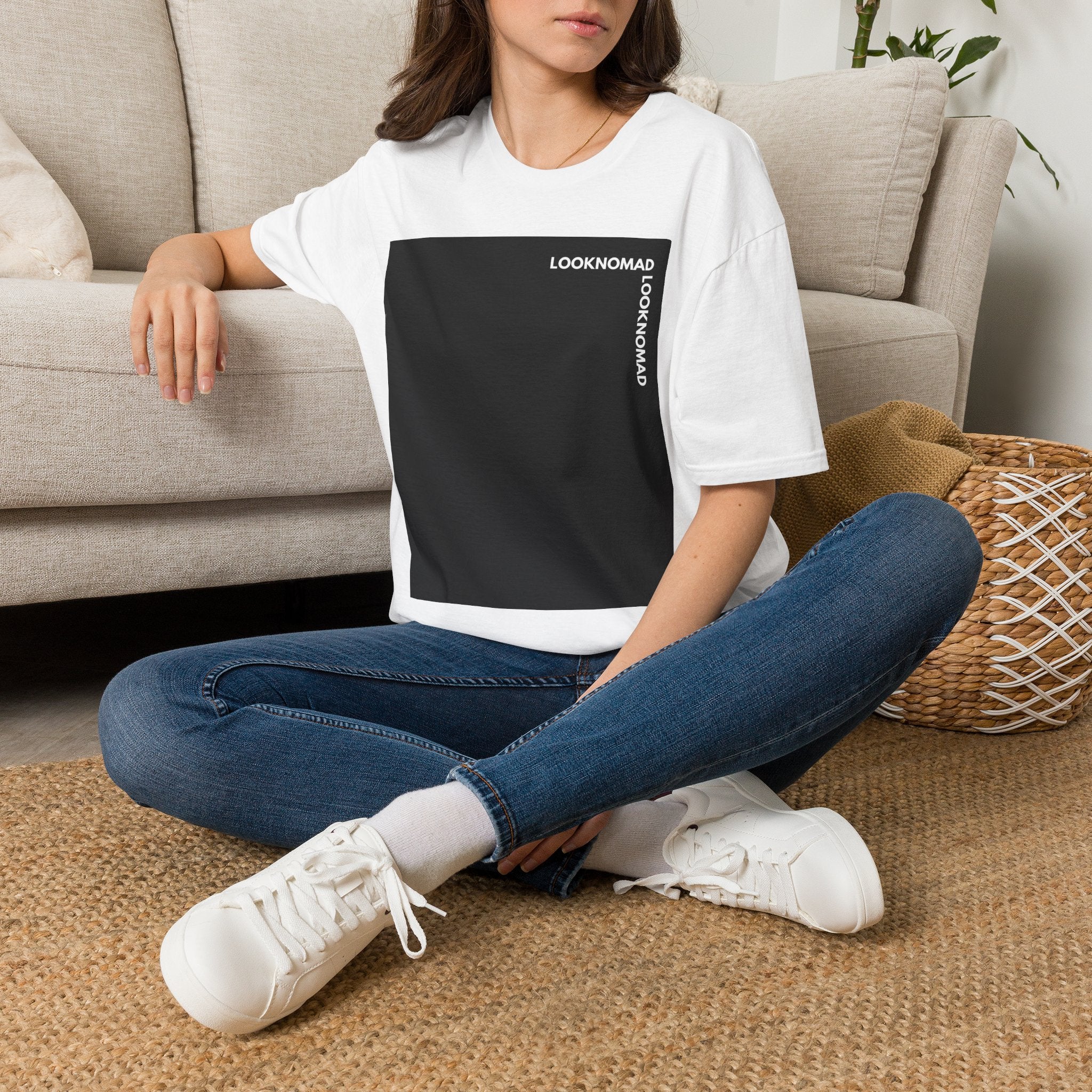 LOOKNOMAD Minimalist Black Square Graphic T-Shirt