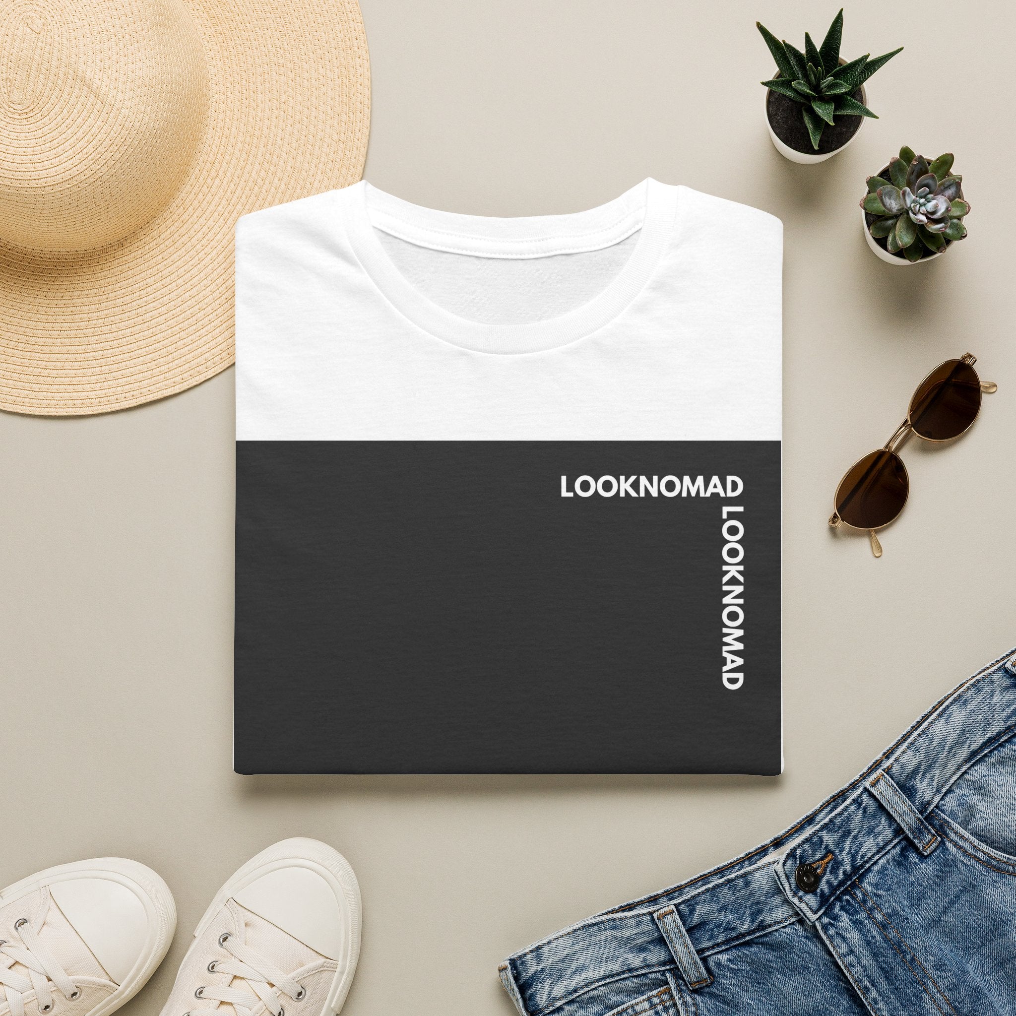 LOOKNOMAD Minimalist Black Square Graphic T-Shirt